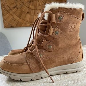 WOMENS SOREL JOAN BOOT: SIZE 8